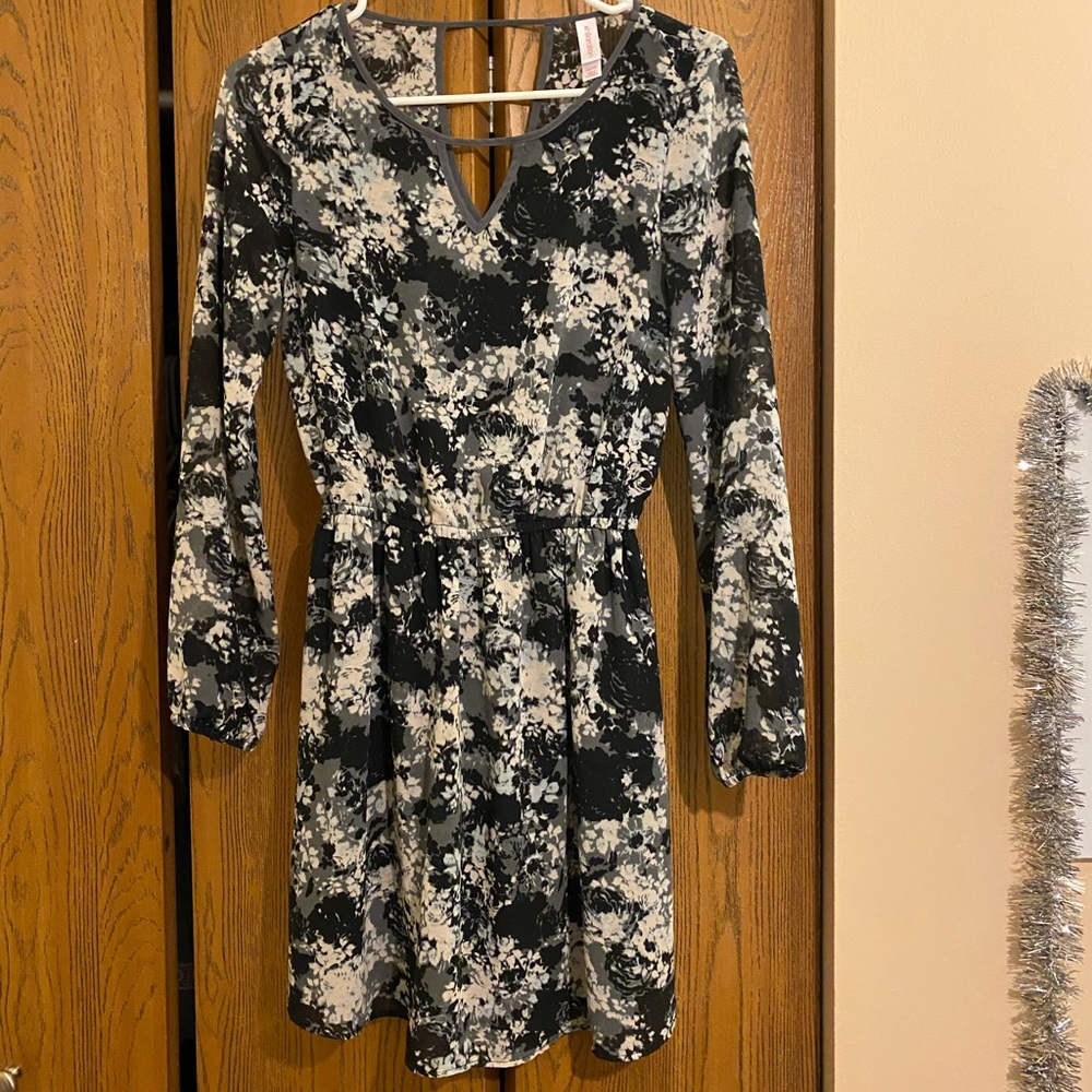 Black and gray long sleeve dress